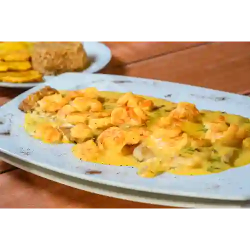 Filete de Robalo en Salsa de Camarón