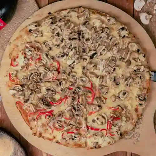 Pizza Familiar Tradicional (8 Porciones)