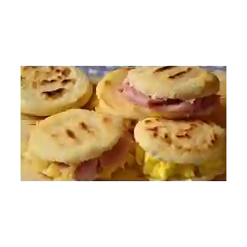 Arepa de queso con jamón