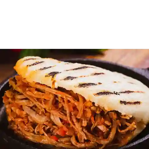 Arepa con Carne Mechada