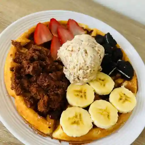 Waffle banano fresa oreo brownie