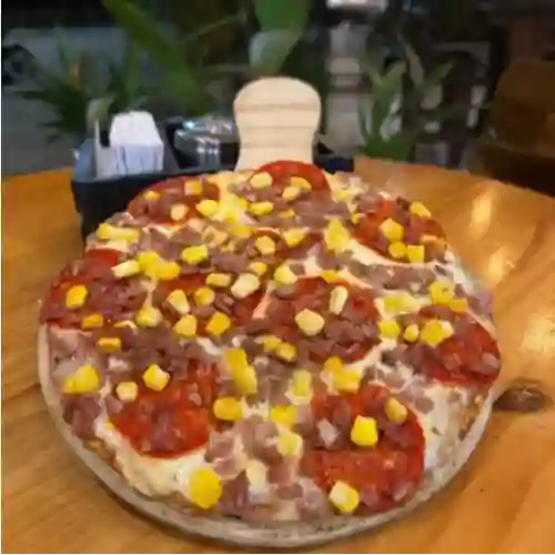 Pizza Pepperoni Tocineta Maiz