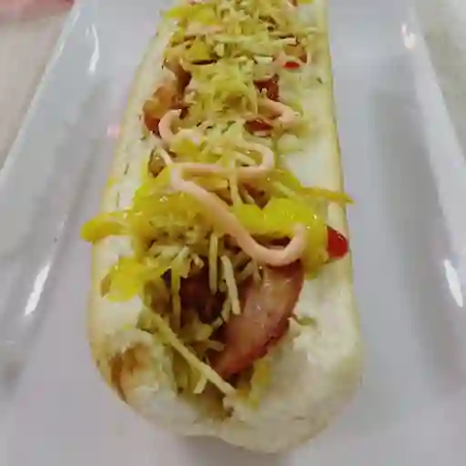 Perro caliente con tocino