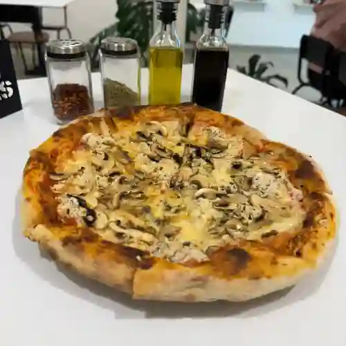 Pizza Pollo y Champinones