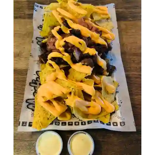 Nachos con Queso, Carne & Tocineta !