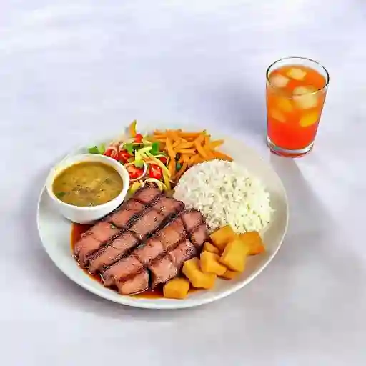 Bandeja Con Carne De Res Asada