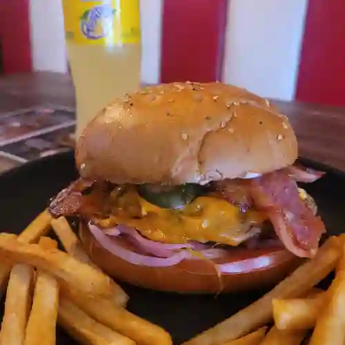 Cheese Burger con Papas