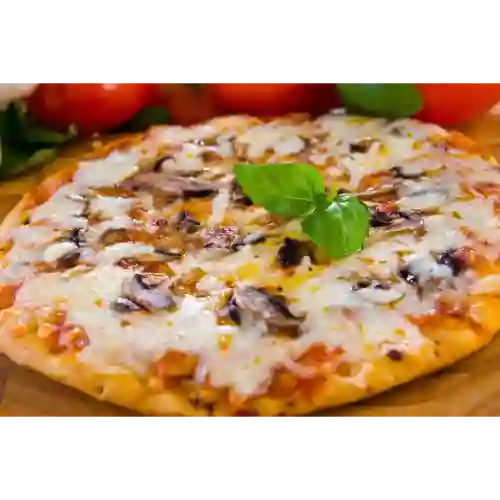 Pizza Pollo y Champiñones l