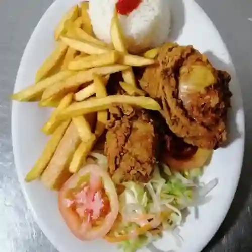 Bandeja con Pollo Broaster