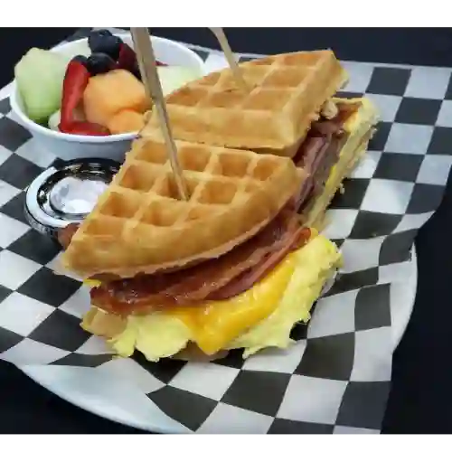 Waffle de Sándwich+ Fruta