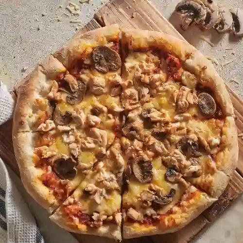 Pizza Pollo y Champiñón