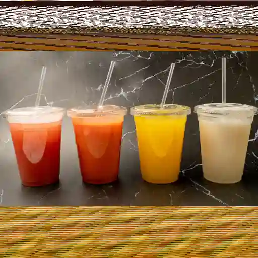 Jugos naturales en agua