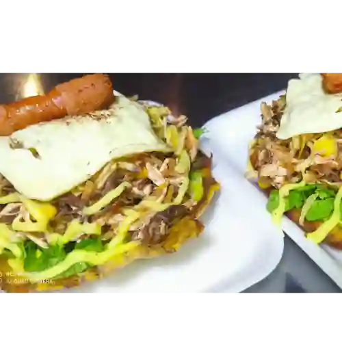 Patacón Mixto, (pollo y Carne)