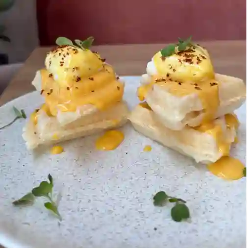 Waffle pan de yuca con huevos