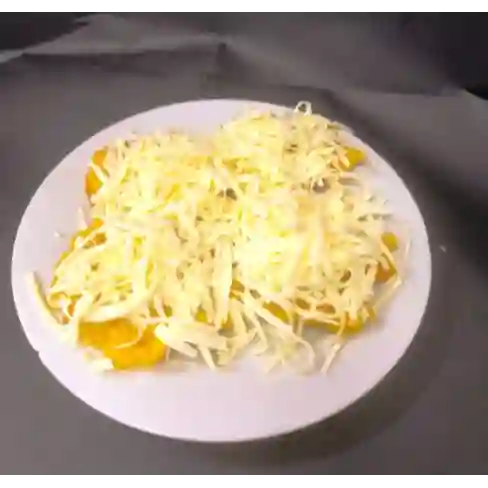 Patacon con Queso Rallado