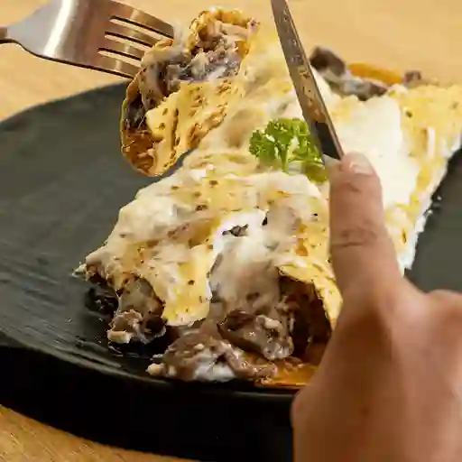 Crepe de res al vino tinto