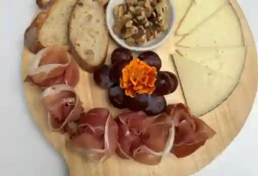 Tabla de Jamon Serrano y Queso