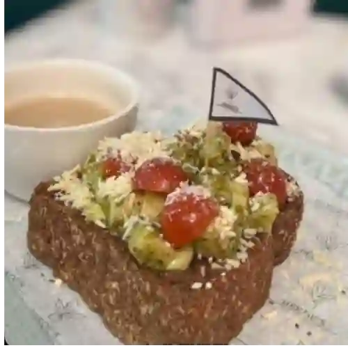 Tostada Al Pesto
