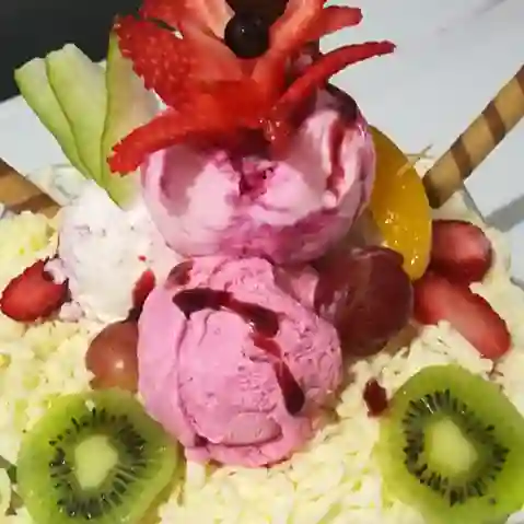 Ensalada de Frutas con Helado