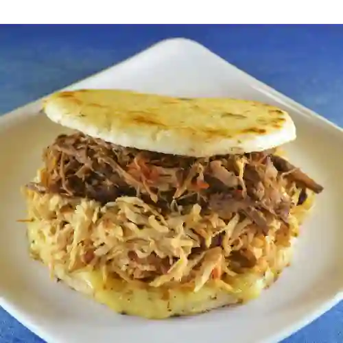 Arepa Mixta de Carne con Pollo