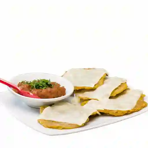 Patacones con Hogao y Queso