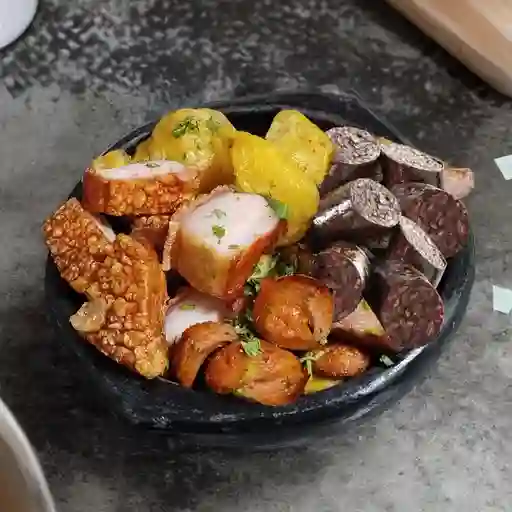 Tazón chicharrón-rellena-chorizo