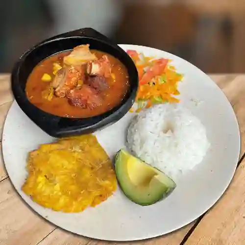 Frijolada con Chicharrón