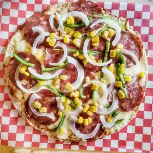 Pizza Salami con Vegetales