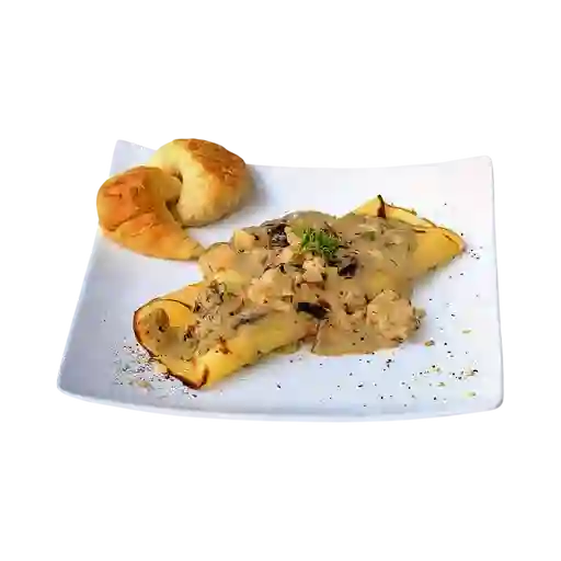 Crepe de Pollo en Salsa de Maní y Champiñones