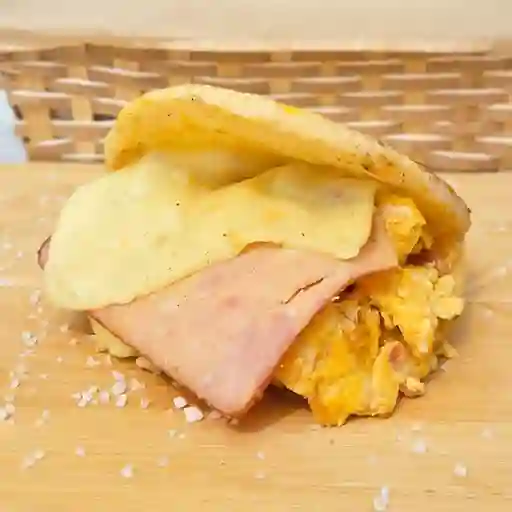 Arepa Huevo, Queso y Jamón