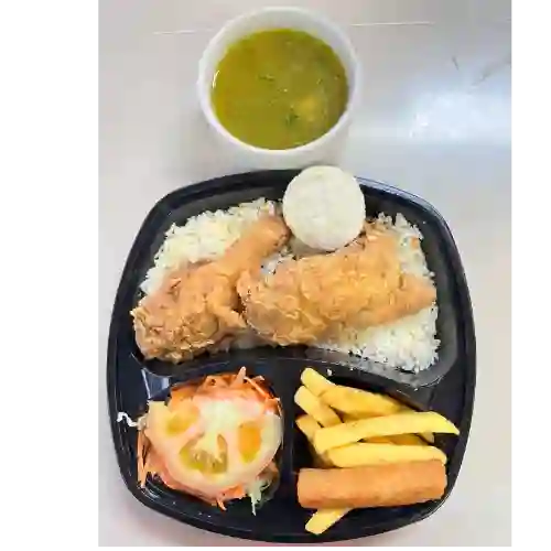 Bandeja con Consomé y Pollo Apanado