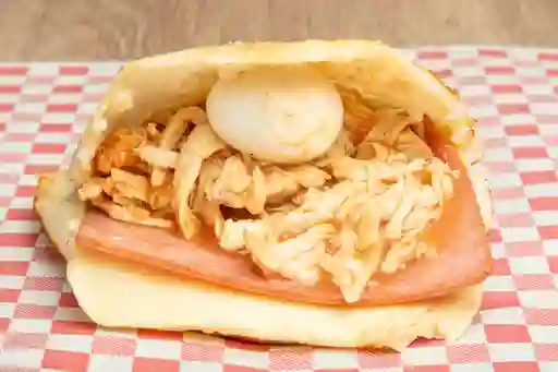 Arepa con Pollo, Jamón y Queso