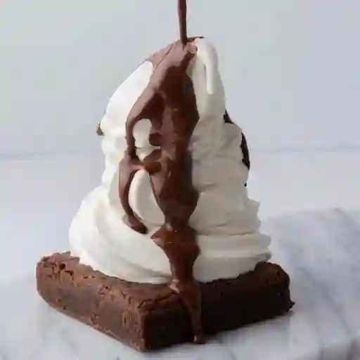 Brownie con helado