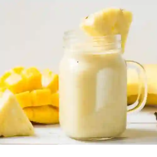 Batido de Mango, Piña y Banano