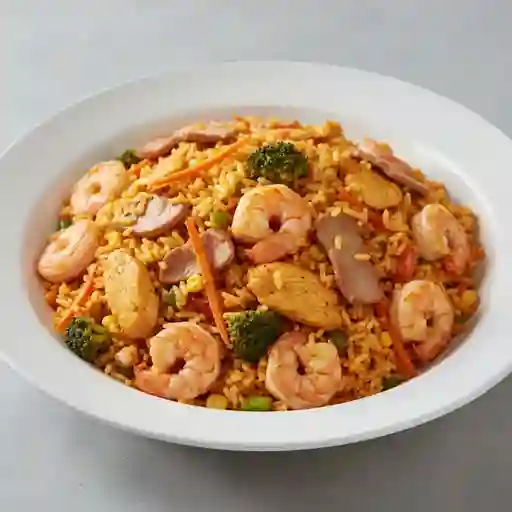 Arroz Con Pollo Cerdo Y Camaron Medio