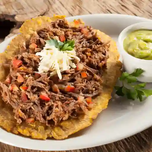 Patacón con carne