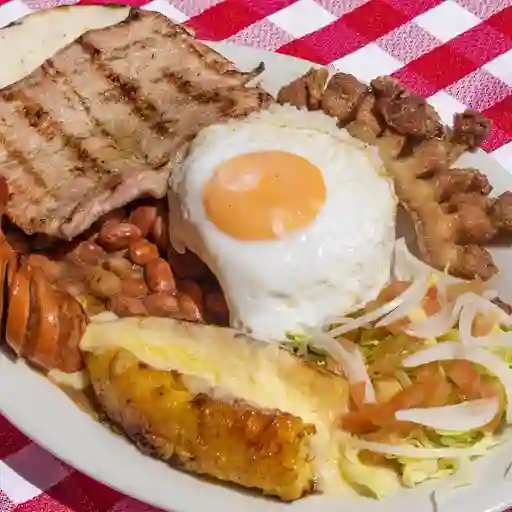 Típico Antioqueño de Cerdo