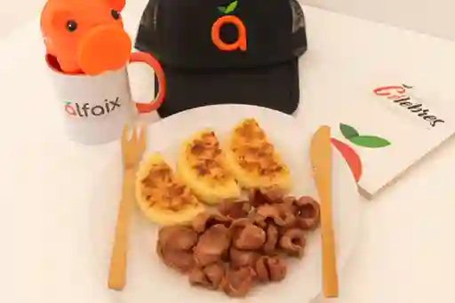 Chorizo Artesanal con Arepa Queso