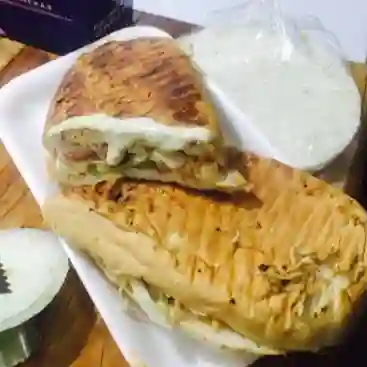 Sandwich de Jamón y Queso con Papas