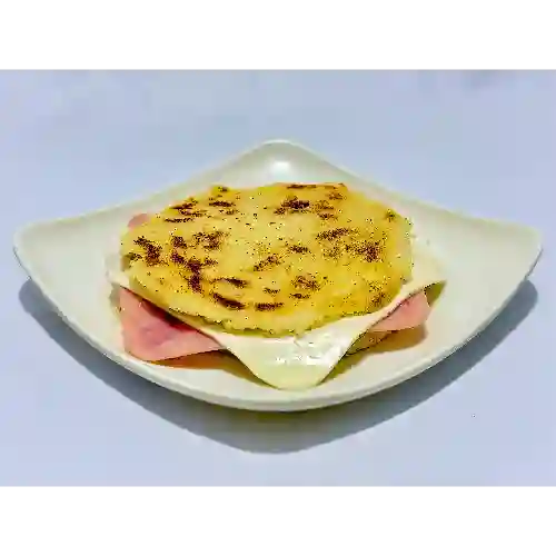 Arepa con Jamon y Queso