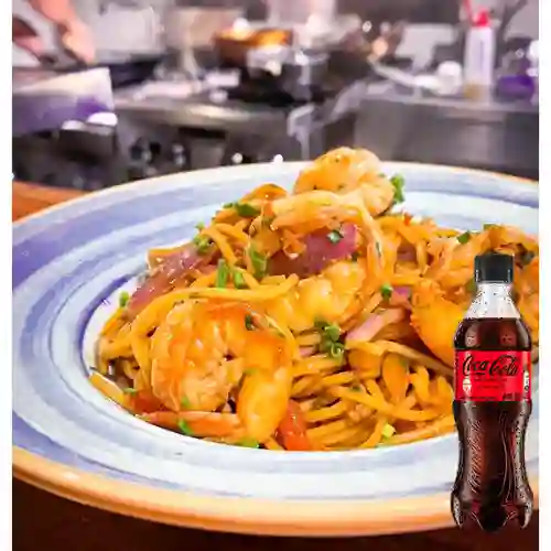 Pasta Nikkei de Pollo&Camarones +Cocacola S/az 400ml