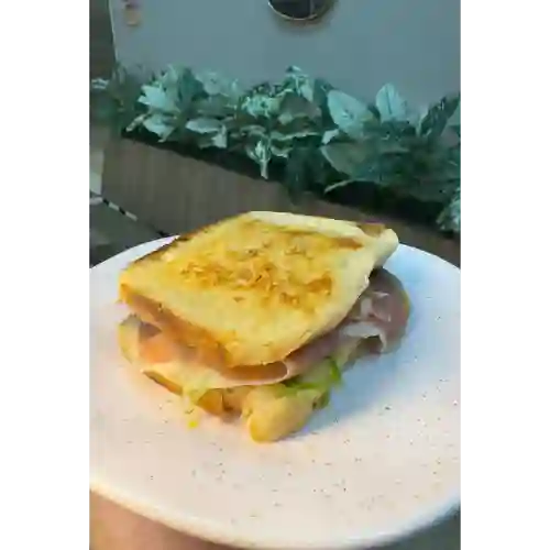 Sándwich de Masa Madre y Jamón Serrano