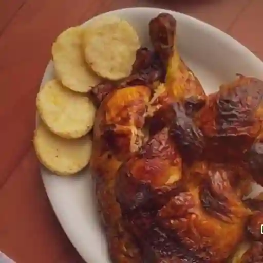 Bandeja con pollo asado