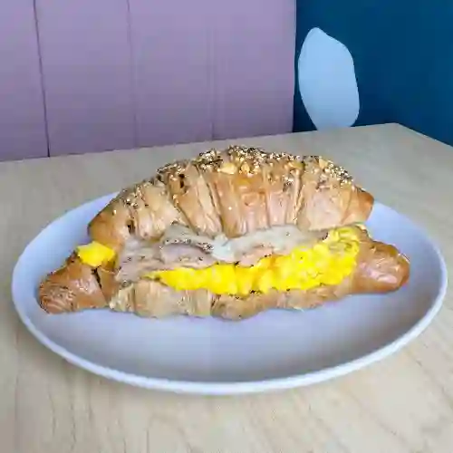 Croissant con Huevo,jamón y Queso