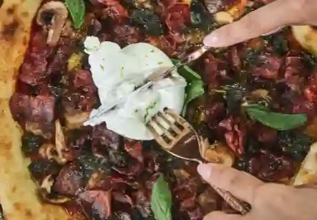 Pizza Burrata e Pancetta