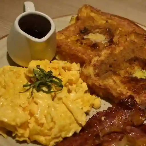 Desayuno americano tostadas francesas