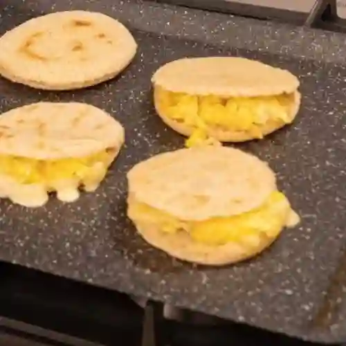 3' Arepas de Huevo & Mozarella