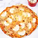 Pizza 3 Quesos, Manzana & Miel Picante