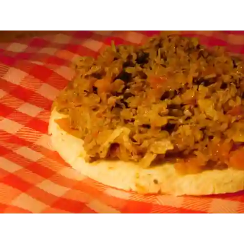 Arepa Al Carbón Carne Desmechada