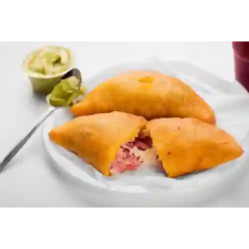 Empanada de Jamón y Queso
